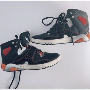 Adidas Roundhouse Men's Size 8.5 Mid Hi Top Shoes